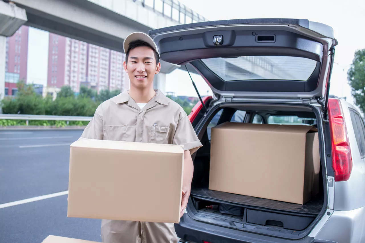 荷物を出荷⇒配送先まで配達